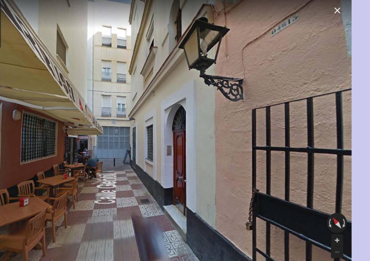 Apartamento En Pleno Centro De Cadiz Con Parking Economico Exterior photo
